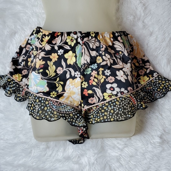 Victoria’s Secret Satin Sleep Shorts - Picture 7 of 8